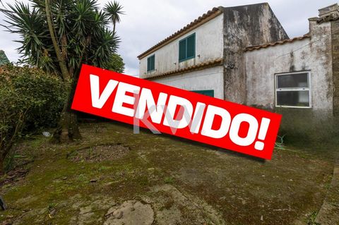 Maison de 2 chambres, avec entrée latérale et cour arrière. terrain de 695m2.La maison a besoin de quelques réparations.Covoada est une paroisse portugaise de la municipalité de Ponta Delgada, avec une superficie de 9,92 km² et 1 341 habitants (2011)...