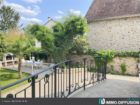 Mandate N°FRP163671 : House approximately 190 m2 including 8 room(s) - 4 bed-rooms - Garden : 805 m2. Built in 1952 - Equipement annex : Garden, Cour *, Terrace, Garage, parking, double vitrage, cellier, Fireplace, - chauffage : gaz - MAKE AN OFFER -...