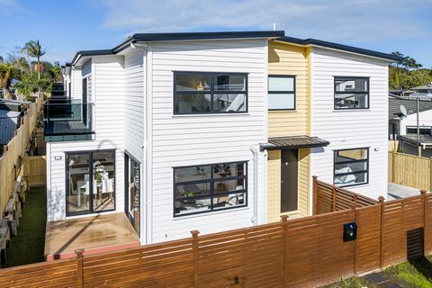 Here's an opportunity to start afresh! These brand new, weatherboard townhouses have an anticipated completion of March 2024. Striking modern design, they comprise four bedrooms, two spacious living areas, three well appointed bathrooms and a single ...