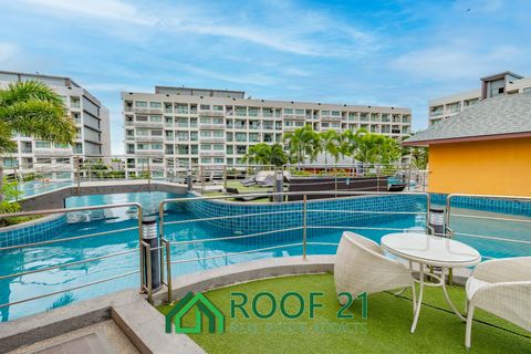 **Laguna Beach Resort 3 - De Malediven in Jomtien Pattaya** Laguna Beach Resort 3 - The Maldives is een appartementenproject in Jomtien, Pattaya, voltooid in 2017. Deze 8 verdiepingen tellende ontwikkeling van Crystal Peak Holdings staat bekend om zi...