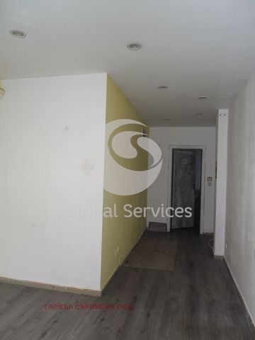 It is located in an intersection of Rakovski Street between the Fire Department and Slivnitsa Blvd. and consists of a shopping area-15sq.m, bathrooms and a storage room in the basement -12.75 sq.m with direct access from the store. There is a showcas...