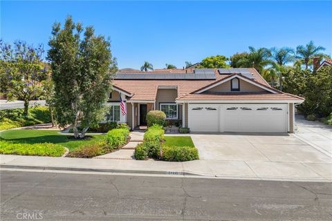 Light filled and spacious SINGLE STORY with a gorgeous English garden setting! Sprawling grassy lawn and planters lead to the attractive front entry. Soaring voluminous ceilings are the focal point in the formal living and dining rooms, with neutral ...