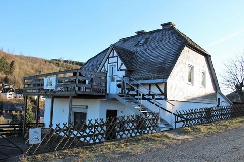 Ubicado cerca de la zona de esquí en Willingen, este apartamento con 2 dormitorios puede albergar a 4 personas cómodamente. Cuenta con calefacción central, terraza en la azotea y parrilla, y es ideal para una familia con niños para quedarse. La regió...