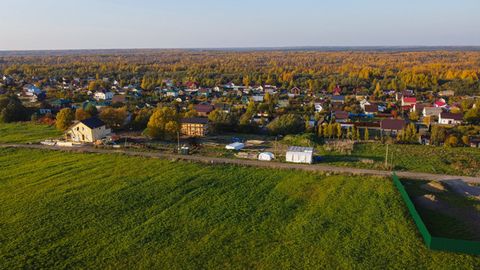 Участки Площадь от 11 до 30 соток. Собственник. Прямая продажа. Прописка! Уже есть названия улиц и № домов. 30 Минут от СПб и КАД. Инфраструктура: В расположенном неподалеку поселке Ропша есть прекрасная школа и новый детский сад с бассейном. Продукт...