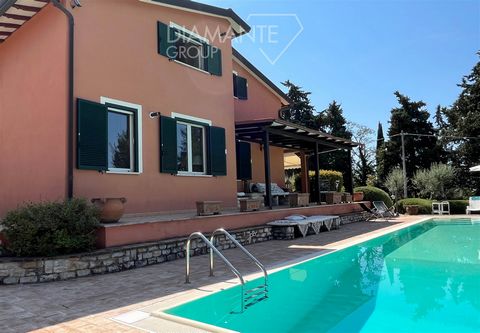 Perugia (PG), Loc. San Vetturino: recently built villa of approximately 380 sqm spread over three levels, composed as follows: - Ground floor: entrance, kitchen with pantry, bathroom with shower, large open space with dining area, living room with fi...