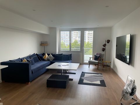 The apartment has 2 bedrooms, 2 bathrooms, a huge living/dining area with open plan kitchen. Located in the south part of mitte. Gendarmenmarkt and Checkpoint Charlie in close walking distance. Very good traffic connections to all other parts of Berl...