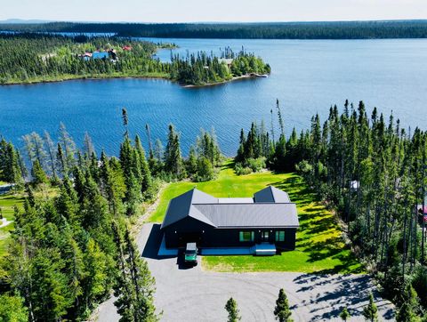 Aktuelles und modernes Anwesen am Ufer eines der schönsten schiffbaren Seen in Quebec. Grundstück von mehr als 50.000 Quadratmetern mit direktem Zugang zum See. Tadellose Konstruktion nach heutigen Maßstäben. Alles, was noch fehlt, sind Sie, um diese...