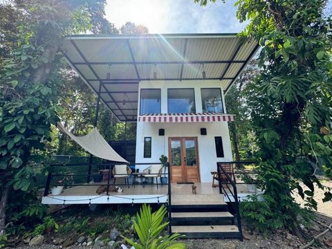 Schönes neues eineinhalbstöckiges Haus mit Bergblick und Erweiterungspotenzial Lage: Ruhige Wohngegend, 10 Autominuten vom Strand entfernt (potenzieller zukünftiger Direktzugang), eine aufstrebende Gegend, die sich ideal für Airbnb-Vermietungen eigne...