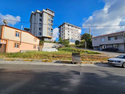 279 m² Terrain d’angle à vendre sur la rue Trabzon, district de Necip Fazıl, Istanbul** Des demandes de permis ont été faites en fonction de la construction de nos terrains et de nos logements, et de nombreux paiements municipaux ont été effectués. A...