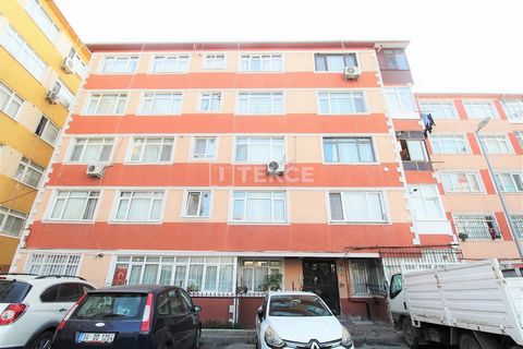 Renovierte bezugsfertige Wohnung mit Balkon in Fatih İstanbul Die bezugsfertige Wohnung befindet sich im Stadtteil Fatih in İstanbul, einer der zentralsten Gegenden der Stadt. Fatih beherbergt viele historische Stätten und entwickelt sich jeden Tag r...