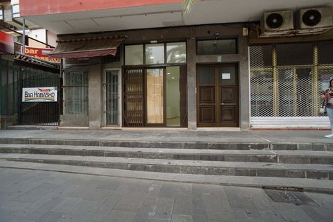 Se stai cercando un posto nella migliore zona turistica dell'isola, ce l'abbiamo. I locali sono completamente ristrutturati, a livello strada e in una zona molto frequentata sia in auto che a piedi. Si trova in Avenida Betancourt y Molina, una zona i...