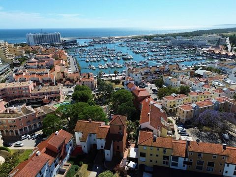 Description Penthouse T2 1, triplex, overlooking Vilamoura Marina This luxurious triplex penthouse, located in the heart of Vilamoura, offers an exceptional living experience with stunning views of the small harbour. With comprehensive renovation, in...