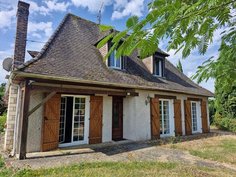 Située dans la charmante commune d'Antonne-et-Trigonant (24420), cette maison bénéficie d'un cadre paisible et verdoyant, idéal pour les amoureux de la nature et la tranquillité. Son emplacement offre un accès facile aux commodités locales telles que...