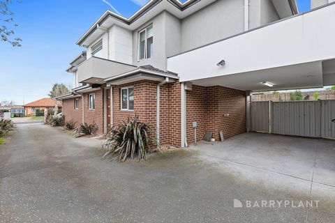 Bright and modern, this well-proportioned two bedroom townhouse with study nook is a real surprise package. Delivering contemporary living in a secure, low maintenance setting, the meticulously presented home features a bright living and dining domai...