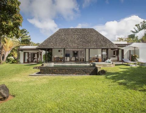 A Jewel of Elegance and Comfort in an Exquisite Neighborhood Maison GADAIT presents a unique opportunity to acquire a luxury villa nestled in one of Mauritius' most prestigious neighborhoods. Designed to combine comfort and elegance, this generous 28...