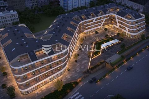 La Mula, Poreč, a combination of luxury, design and modern 21st century housing. The project is located 150 meters from the Poreč waterfront and only 300 meters from the first beach. The La Mula luxury project consists of 106 premium apartments, 388 ...