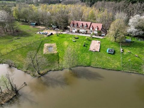 Exclusief, genesteld in het hart van de Morvan, is dit prachtige pand met een perceel van meer dan 13 hectare een ware oase van rust. Omgeven door beboste landschappen en zijn vijver, biedt het een ongeëvenaarde rust, terwijl het toch dicht bij de lo...