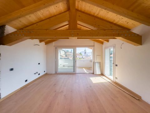 Newly built attic penthouse, for sale inside a period house in the historic center of Belgirate. The apartment is on the second floor, currently without a lift but with the possibility of installing one. The entire structure is completely new since i...