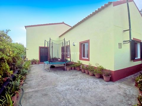 Discover your dream home in Gaula, Santa Cruz on the charming island of Madeira! Situated in the picturesque Salão area this traditional-style detached house offers the perfect balance between comfort, space and nature. With large areas and a lush ga...