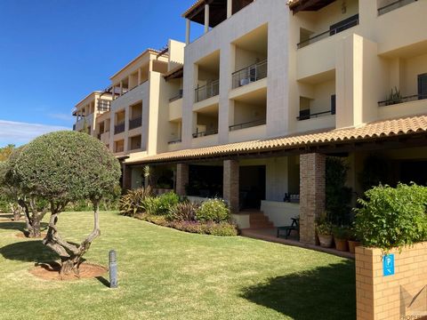 Appartement met 2 slaapkamers, uitgerust en gemeubileerd te huur met een vloeroppervlakte van 98,30 m2, in Vilamoura, parochie van Quarteira. De woning ligt dicht bij de golfbanen Millénium en Victoria, op ongeveer 3 km van het strand en de jachthave...