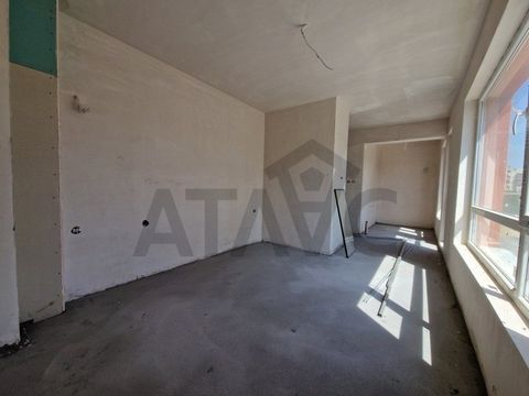 OFFER - 8296 TOP LOCATION! SOUTHERN EXPOSURE! BEFORE ACT 16! ATLAS REAL ESTATE offers you a great apartment in one of the preferred areas of Sofia. Plovdiv - zhk. Thrace. The property we offer you to buy consists of a living room with a separate slee...