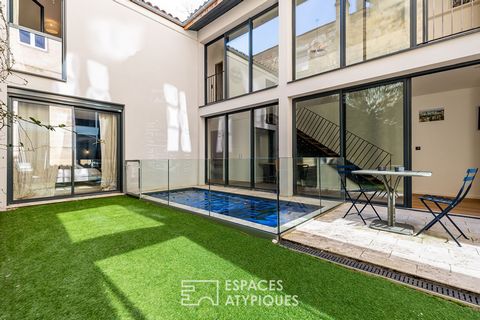 In Bordeaux, zwischen den Kapuzinern und dem Gare Saint Jean, in der Nähe von Annehmlichkeiten, bietet dieses hervorragende Lofthaus von ca. 208m2 mit Terrasse, Swimmingpool und Garage für 2 Fahrzeuge einen großartigen Service. Geschützt vor neugieri...