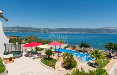 Location: Splitsko-dalmatinska županija, Trogir, Čiovo. TROGIR, ČIOVO - Haus erste Reihe zum Meer Dieses schöne Haus befindet sich auf der Insel Čiovo, erste Reihe zum Meer. Es liegt auf einem großzügigen Grundstück von knapp 800 m² und erstreckt sic...