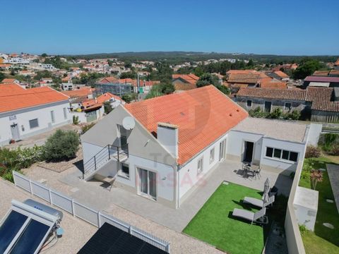 Fantástica moradia recentemente restaurada, localizada no coração de Nadadouro, a poucos passos de todos os serviços essenciais, como cafés, restaurantes e comércio local. A sua localização privilegiada coloca a Lagoa de Óbidos a poucos minutos de di...