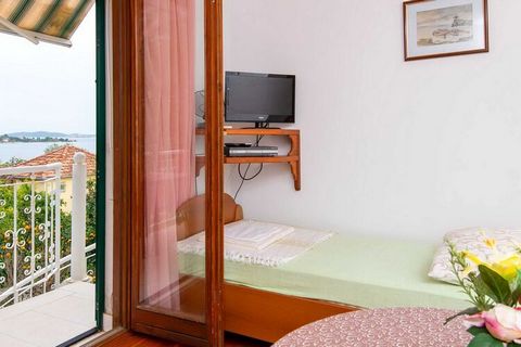 Apartments Klara are self catering accommodation located in Viganj, at Pelješac peninsula. Property features 3 accommodation units. Guests will have access to shared terrace with BBQ facilities and shared garden. Private parking is provided. Luggage ...