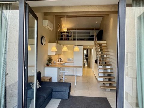 In a prestigious condominium a stone's throw from SAINT-TROPEZ, superb apartment completely renovated. Its crossing side will allow you to admire the direct view of the boats and the sea and the gest and mountains from the room. This apartment is com...