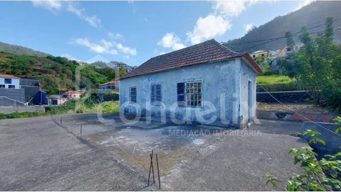 Are you looking for a 2-storey villa to invest in or with the possibility of local accommodation? This villa located at 350m above sea level and with a mild climate throughout the year, may be what you are looking for. The house is located in a sunny...