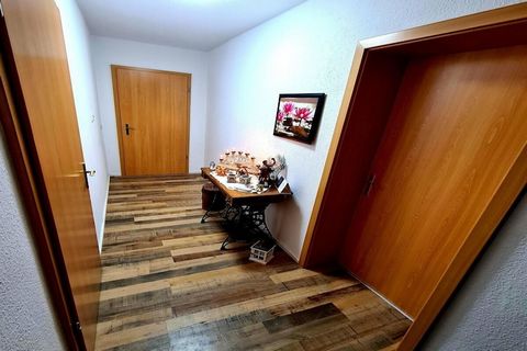 Die schönste Zeit im Vogtland ist die Weihnachtszeit! Aber auch sonst gibt es im Vogtland viel zu entdecken. Diese große, neu sanierte Ferienwohnung eignet sich für Familien und Freunde und bietet aufgrund seiner guten Lage in Falkenstein mit Nahvers...