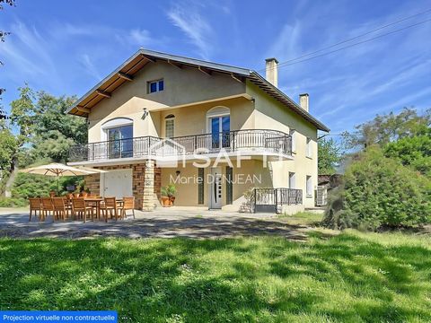 Propriété de 118 m² - Garage, parc paysager.