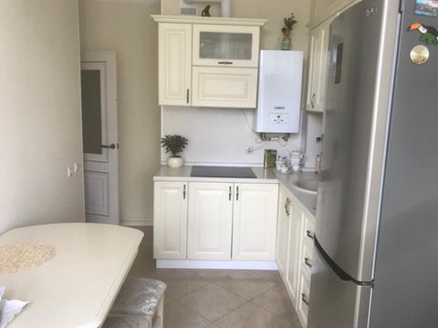 Арт. 101380766 В продаже 1 комнатная квартира общей площадью 37 кв м , расположена на 3/9 этажного монолитного дома .Очень уютная квартира в историческом центре Анапы. Рядом центральный рынок, автовокзал, все сетевые магазины. Магнит через дорогу от ...