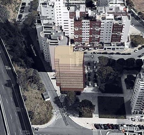 ¡Ofrecemos una oportunidad única para constructores e inversores inmobiliarios! Este terreno urbano situado en Lisboa es perfecto para proyectos de construcción residencial o comercial. Características: Terreno urbano con 476m2 para construcción Ubic...