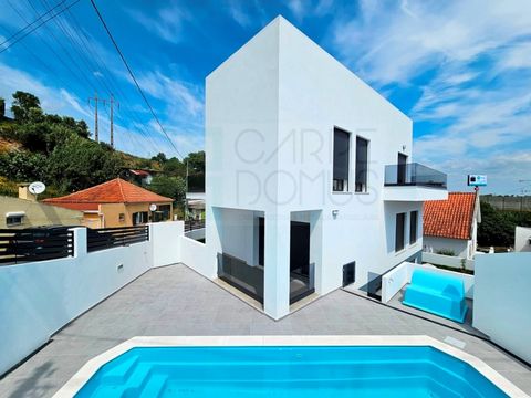 Funcional, moderna e luminosa moradia T4 com Piscina a estrear em Alverca. Construção moderna, com materiais de qualidade e bons acabamentos. Muita luz natural em toda a moradia. Esta nova moradia distribui-se por 4 pisos, conforme abaixo: - Piso - 1...