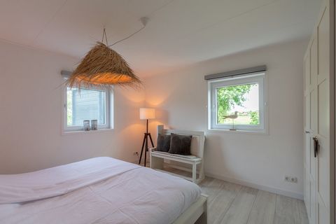 Comfortable Coastal Living This bright and airy bungalow offers a welcoming retreat just steps from the dunes and sandy shores of Callantsoog. With a cozy living space, modern dining area, and a well-equipped open kitchen, it’s ideal for families or ...