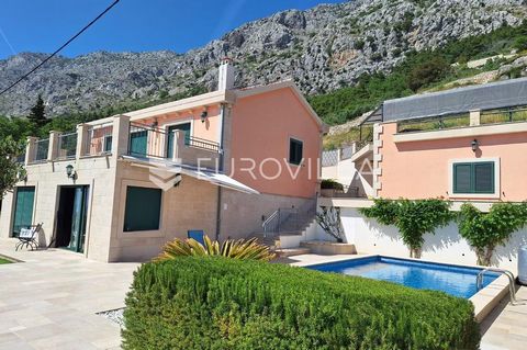 Omiš, MIMICE, a beautiful house for rent ( available from October 1, 2027 ) located in Mimice, near Omiš, perfectly designed for a comfortable stay. The house has a net area of 162 m² and is situated on a 557 m² plot. Built in 2008, it is fully furni...