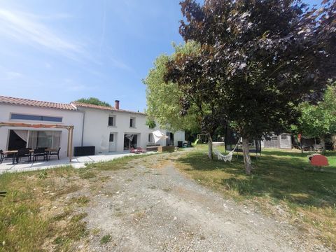 Maison à vendre 5 pièces BENON (17) - 148 m2 habitables + Garage de 32 m2 - Parcelle 974 m2
