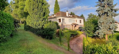 COURS LA VILLE - maison d'architecte 300 m² - terrain 6000m²