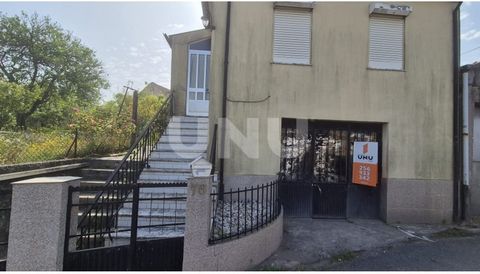 Se procura uma casa T2 para investimento, esta é a oportunidade ideal para si! Informa-se que a casa não possui Licença de Utilização nem certidão de dispensa da mesma pelo que, só será possível comprador com capitais próprios. Localizada em Faria de...