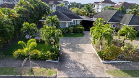 Welkom in uw thuis weg van huis. Richmond Palms Estates is een droom. Privé, gaaf en professioneel onderhouden. Van het zwembad en het clubhuis tot de privétoegang tot het strand en de beroemde Plantation Cove waar u zich kunt laten vermaken door een...