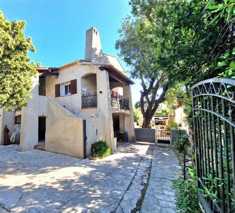 Quartier l'Evescat à 5mn des Sablettes,coup de cœur pour cette maison spacieuse, familiale et chaleureuse