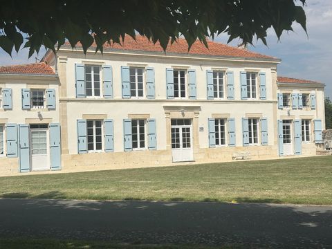 Élégante Maison de Maître avec piscine, beau jardin et grange