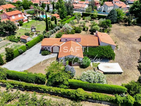 Villa spacieuse de 190m² environ 4 faces plain pied sur grand terrain arboré.