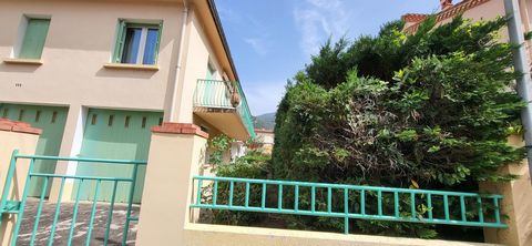 Maison de ville avec 2 appartements et 3 garages avec jardin