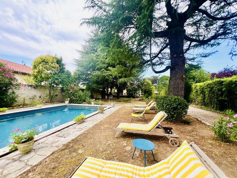Maison avec piscine, jardin arboré et garage à Albi