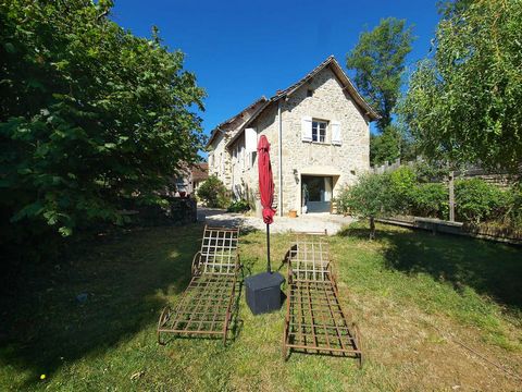 Belle maison en pierres dans un hameau calme