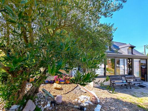 Maison de charme 3 chambres, avec magnifique jardin et son bassin d'agrément ! Vie de plain-pied possible.