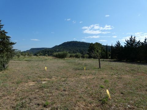 Terrain constructible viabilisé hors lotissement avec jolie vue de 2518m²